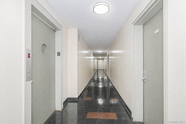 Foto del edificio - 2400 E 3rd St