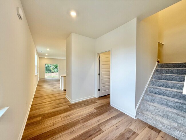 Foto del edificio - Stunning New Construction 3BD, 2.5BA End U...