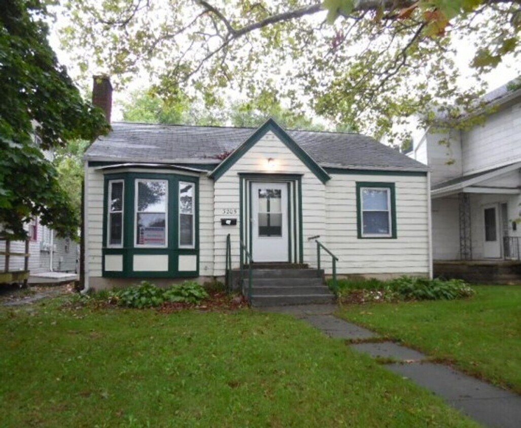 3205 Fairfield Ave, Fort Wayne, IN 46807 House Rental in Fort Wayne