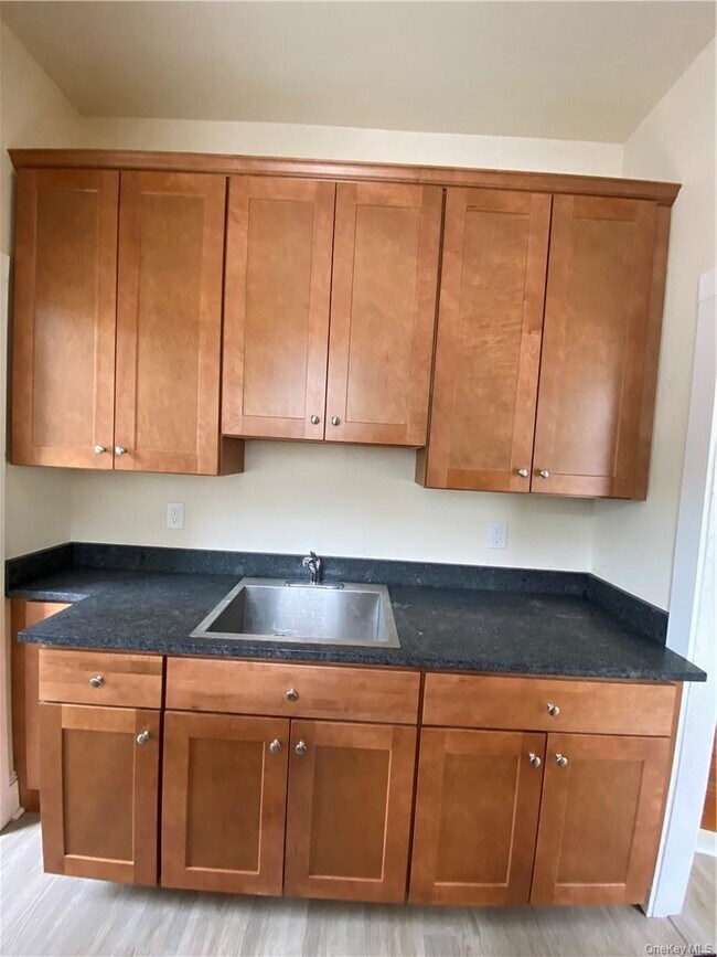 Foto del edificio - 8 Franklin Ave