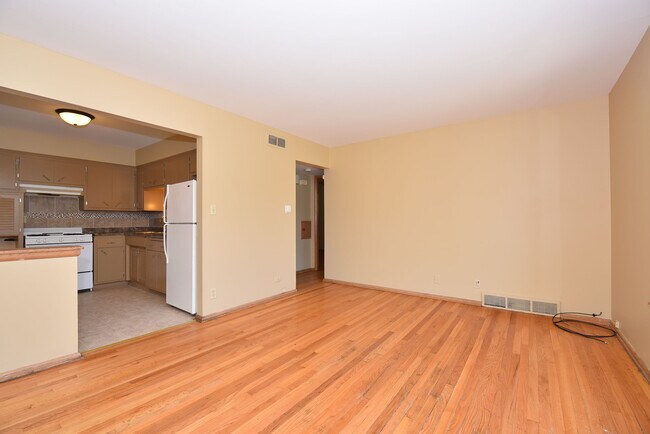 Building Photo - 8904 W Villard Ave