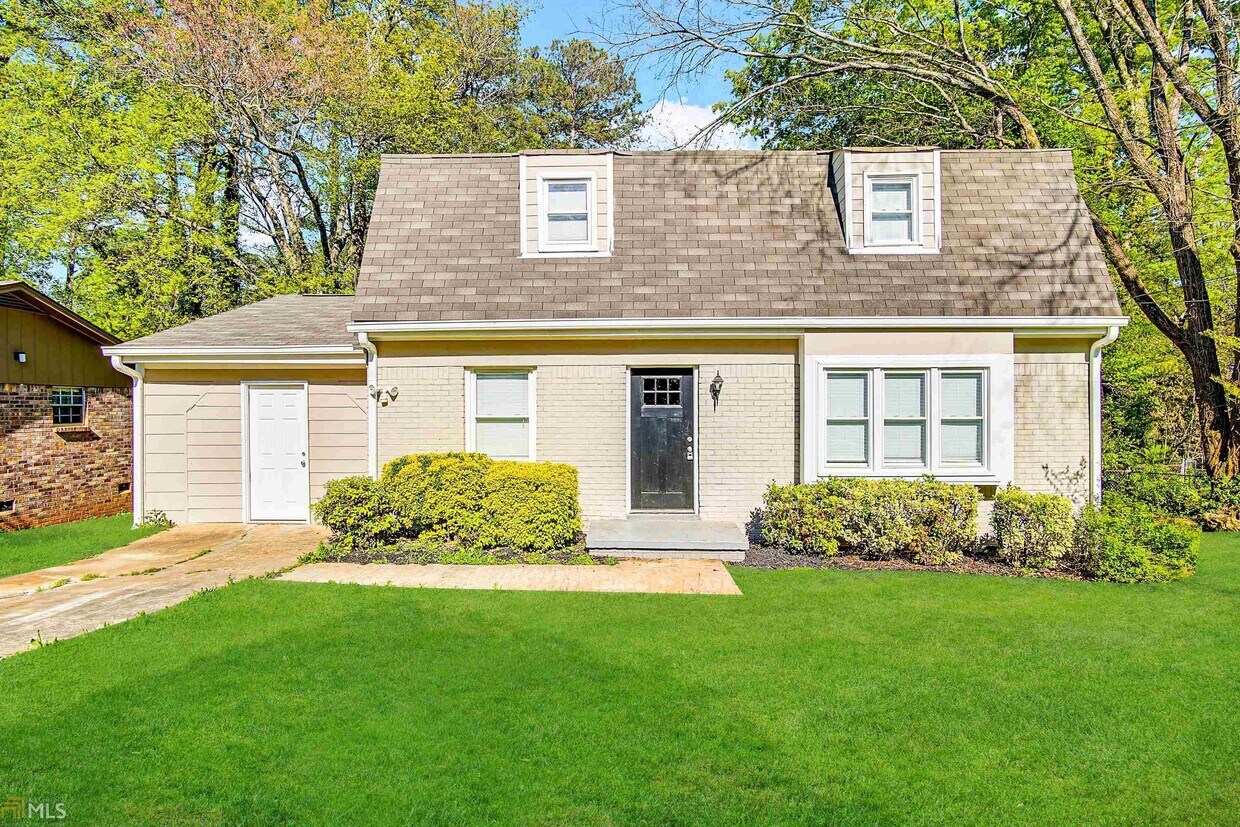 Primary Photo - 1690 Camperdown Cir