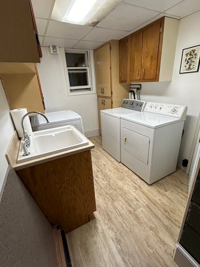 Cuarto de lavado - 675 Central St