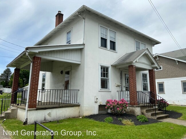 3 Br 1 Bath House 30 North 2nd Street House For Rent In Emmaus Pa Apartments Com