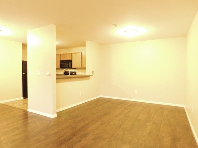 Fotografía del edificio - 136 Bertram Dr