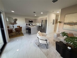 Building Photo - 2308 E 4th Ave