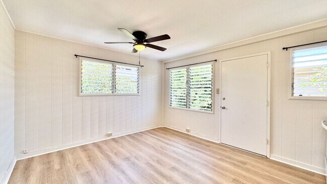 Foto del edificio - 739 Lukepane Ave