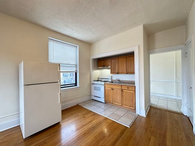 Building Photo - 2737 N Spaulding Ave