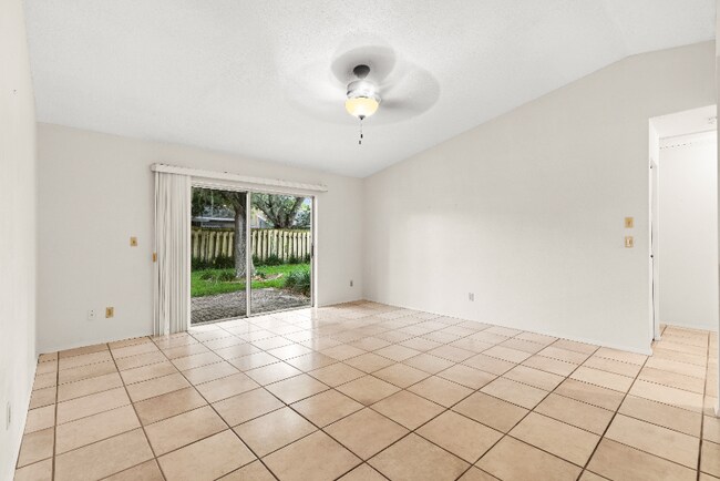 Building Photo - 11503 Smokethorn Dr