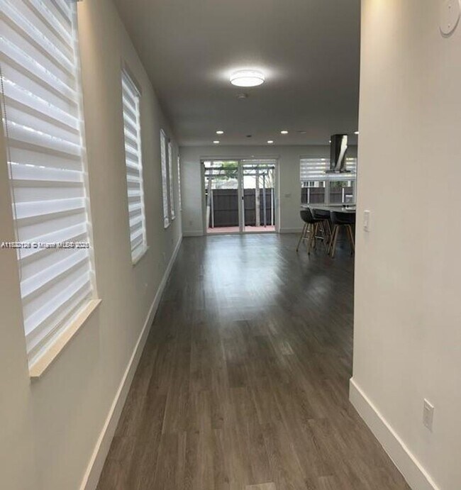 Foto del edificio - 4891 NW 109th Ct