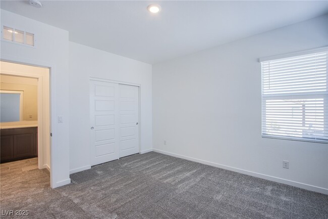 Building Photo - 2527 Venetia Pointe St