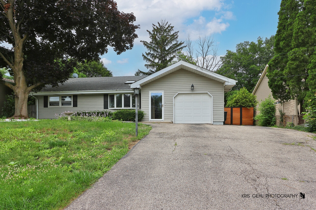 Primary Photo - 304 Hazelwood Dr