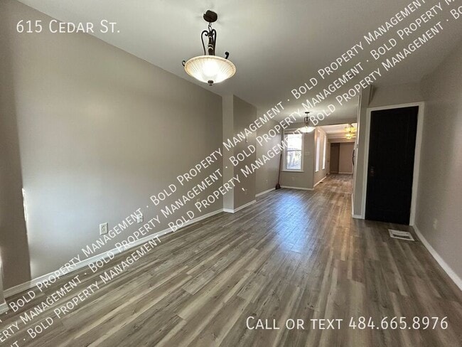 Foto del edificio - 615 Cedar St