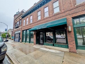 Building Photo - 220 W Market St