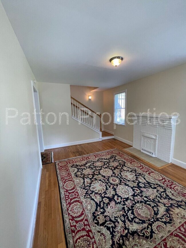 Foto del edificio - 3501-3503 Wilmot Avenue - Inside CoC - R13...