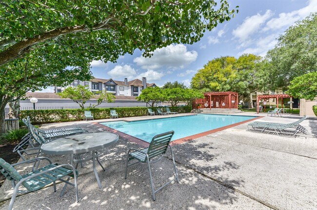 Foto del edificio - 10811 Richmond Ave.