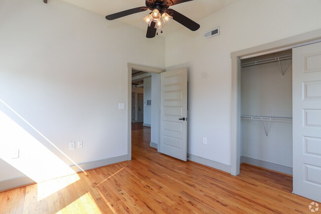 Building Photo - Lofts 29