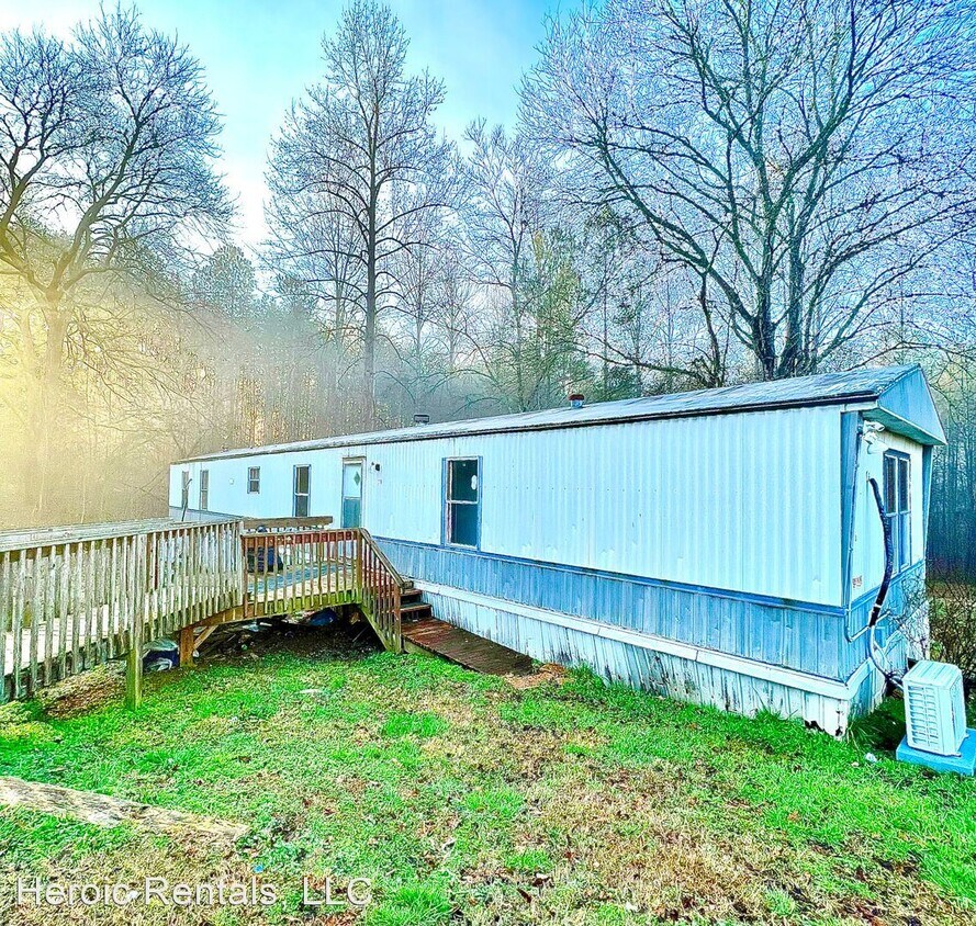 3 br, 2 bath House 111 Camp Creek Rd. House Rental in Central, SC