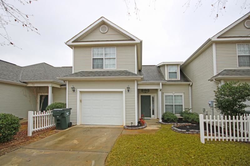 Primary Photo - 203 Vinings Way