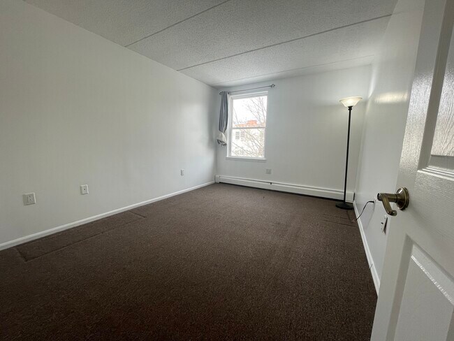 Building Photo - 421 E 158th St