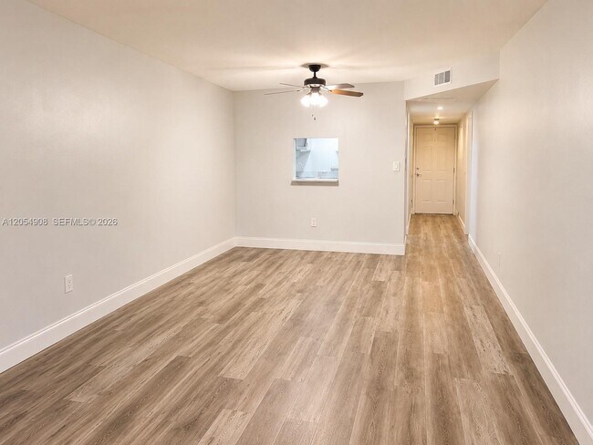 Foto del edificio - 7960 N Colony Cir