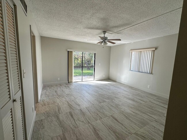 Building Photo - 3162 Coral Springs Dr