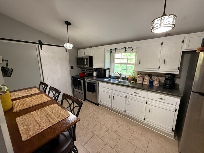 Foto del edificio - Cute Country Charmer – Bristol, VA  2 Bed ...
