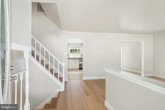 Building Photo - 15950 Alameda Dr