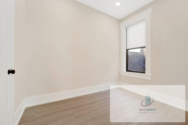 Foto del edificio - 944 N Damen Ave