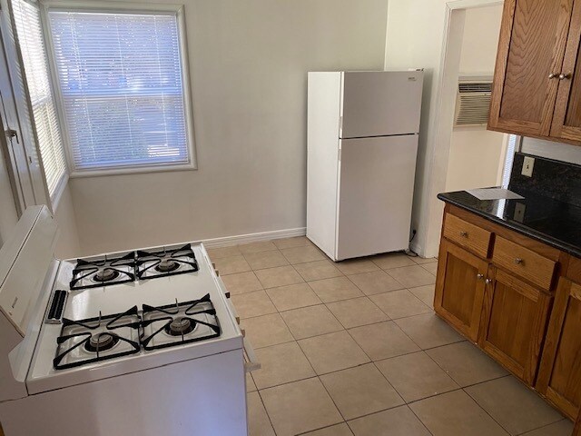 Kitchen - 1543 Silver Lake Blvd