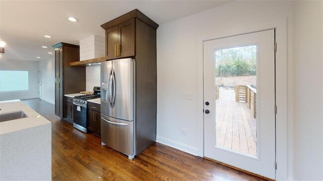Building Photo - 544 Allendale Dr