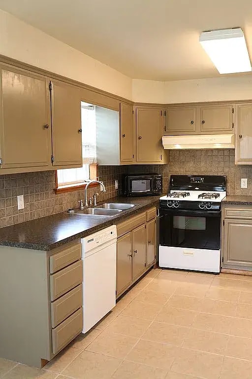 Kitchen - 801 S Hester St