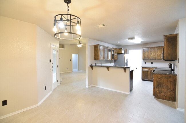 Building Photo - 2101 Southport Dr