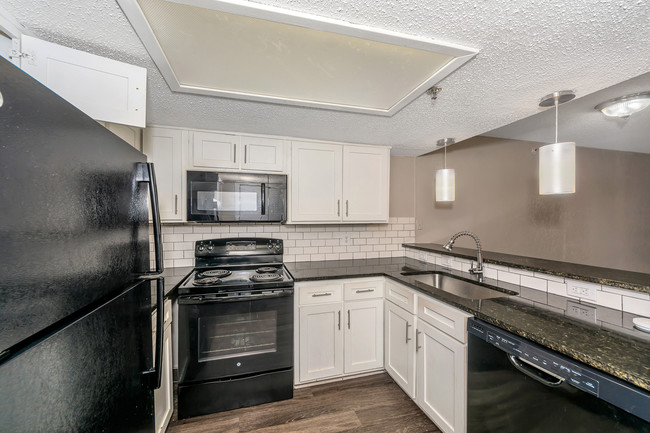 Building Photo - Agave Villas