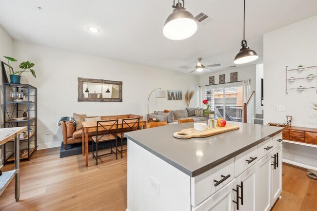 Foto del edificio - 2827 Manor Rd