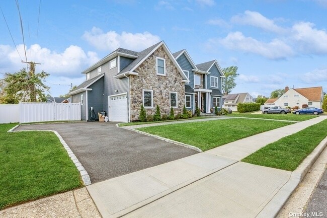 Building Photo - 2 Wedgewood Ln