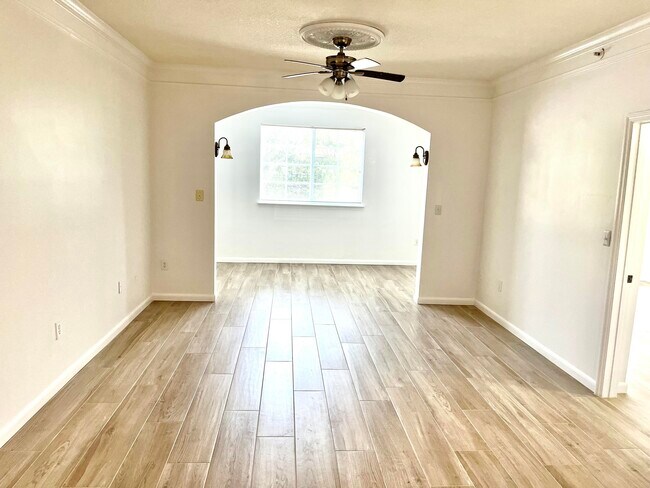Building Photo - 9833 Baywinds Blvd