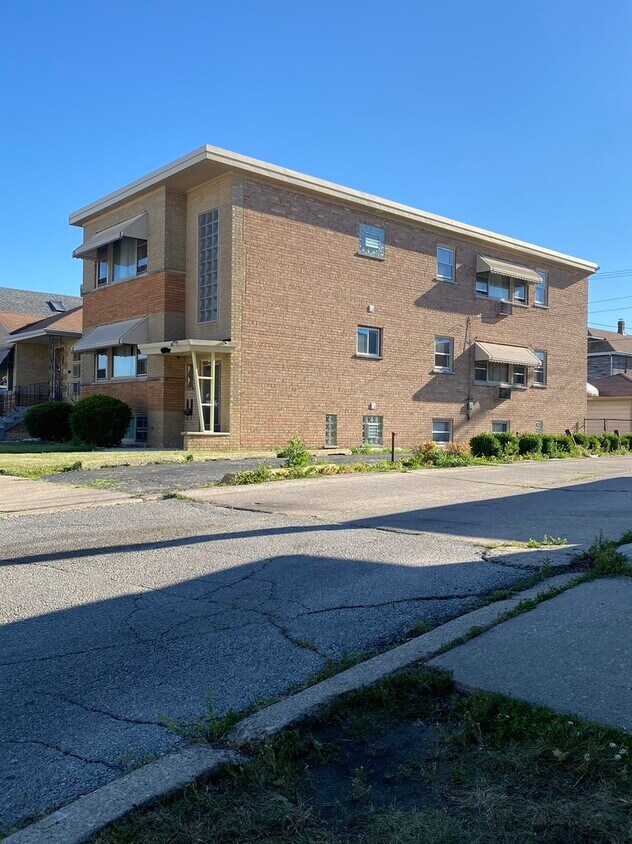 Primary Photo - 5318 S Latrobe Ave