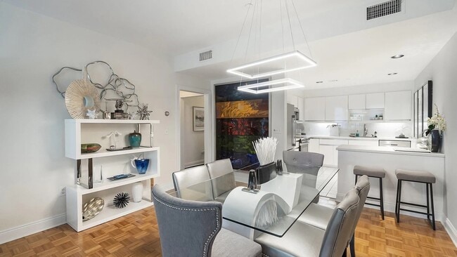 Foto del edificio - 1311 S Beverly Glen Blvd