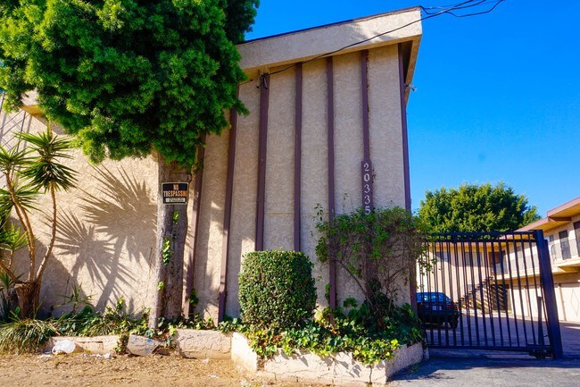 Foto del edificio - 20329-20335 Denker Ave