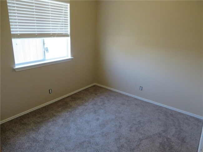 Building Photo - Recently updated 4/2/2 one story in Post Oak!