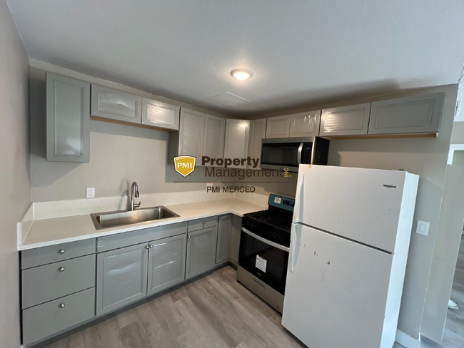 Building Photo - NEW REMODELED APT GREAT PRICE! 2 Bd 1 Bath