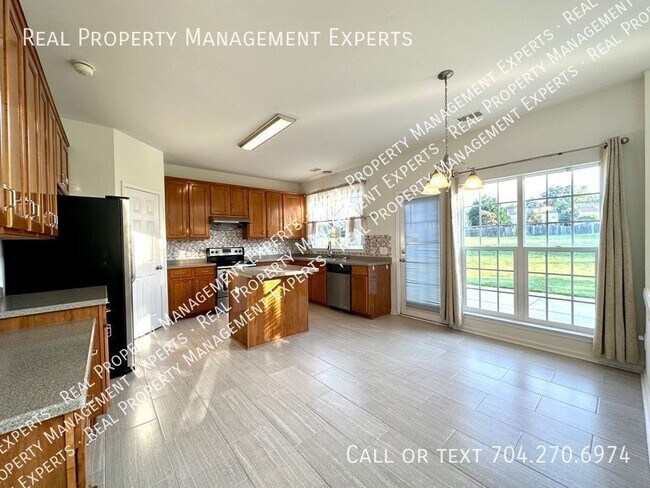 Building Photo - 4 Bed / 2.5 Bath Home on a Cul-de-sac in A...