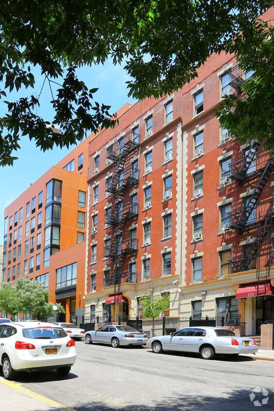 Primary Photo - 169-175 E 101st St