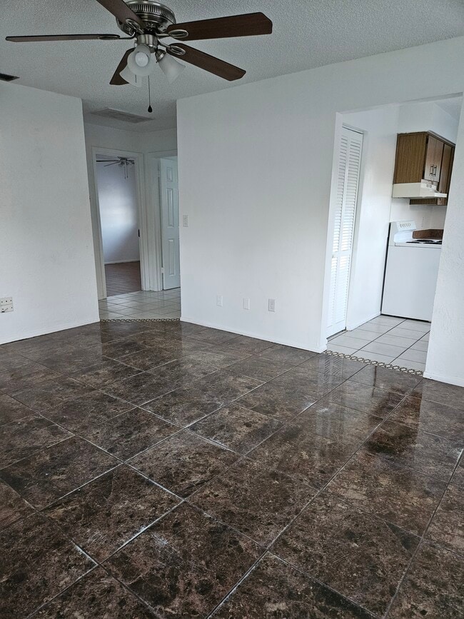 Building Photo - 802 Lake Palms Dr