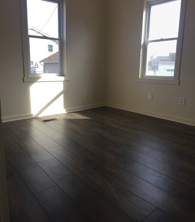 Foto del edificio - Bristol Borough-Three Bedroom Home Available Mid February