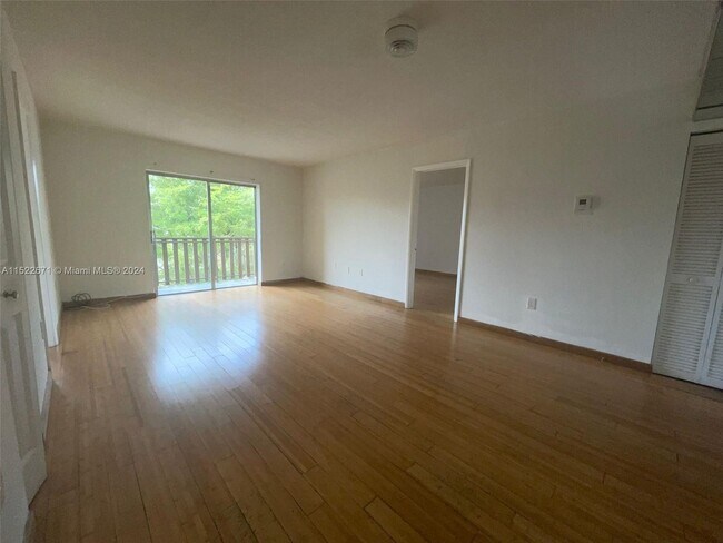 Foto del edificio - 4845 NW 7th St