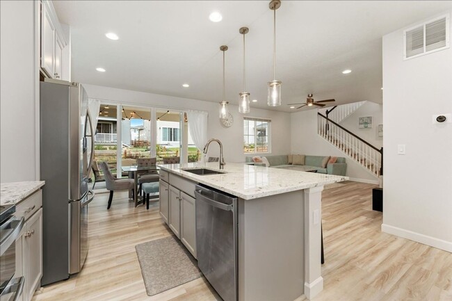 Foto del edificio - Beautiful Newer 3BR House in Cherry Creek ...