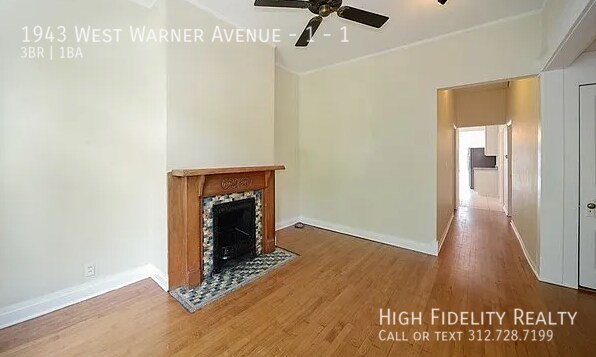 Foto del edificio - 1943 W Warner Ave