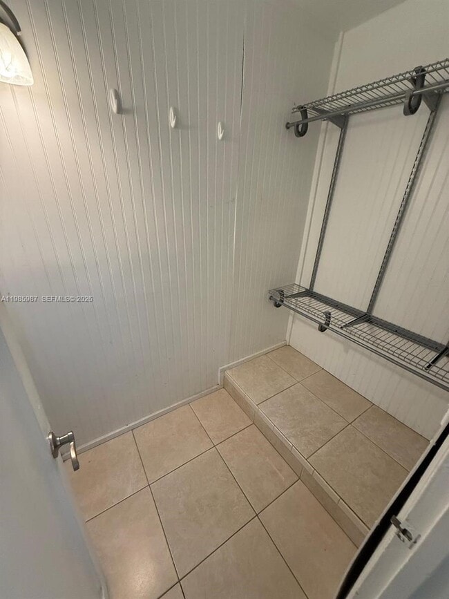 Building Photo - 633 Mokena Dr